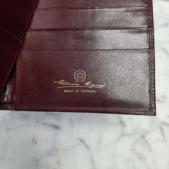 Vintage Etienne Aigner Burgundy Leather Bi-fold Wallet - Picture 10 of 10
